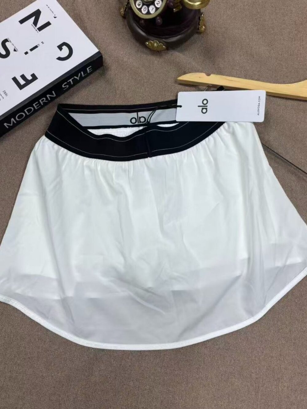 💖Alo Yoga Match Point White Mini Skirt A Versatile Style - Picture 3 of 6